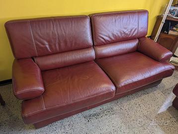 Due divani in pelle rossa Made in Italy