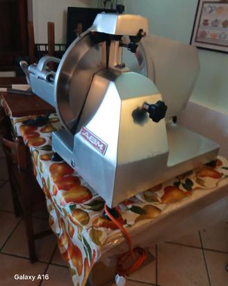 Affettatrice lama 370 monofase nuovo