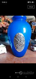 vaso in vetro blu con dettaglio argento
