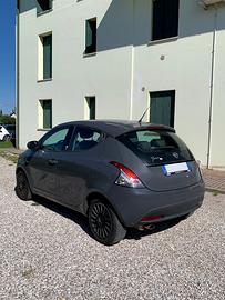 Lancia Ypsilon 1.2 69 CV Elefantino (Neopatentati)