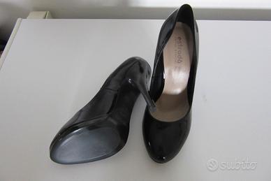 Décolleté in vernice nera