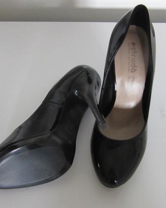 Décolleté in vernice nera