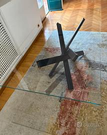 Tavolo Riflessi mod. Shangai e sedie in vera pelle