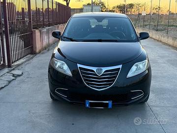 Lancia Ypsilon 1.2 69 CV 5 porte GPL Ecochic Plati