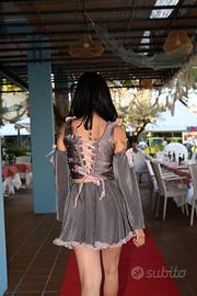 Completo grigio bustino e gonna con maniche