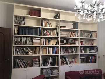 libreria in legno laccato bianco