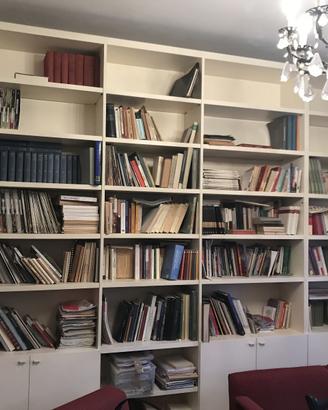 libreria in legno laccato bianco