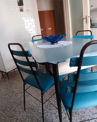 Tavolo vintage da cucina