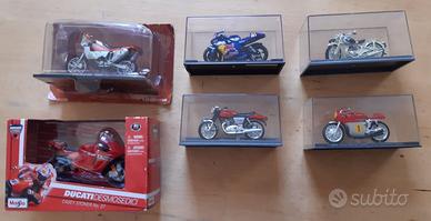 LOTTO DI 6 MODELLINI DI MOTO SCALA 1/24 CON TECA O