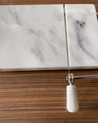 Elegante Taglia Formaggio in Marmo con Filo -nuovo
