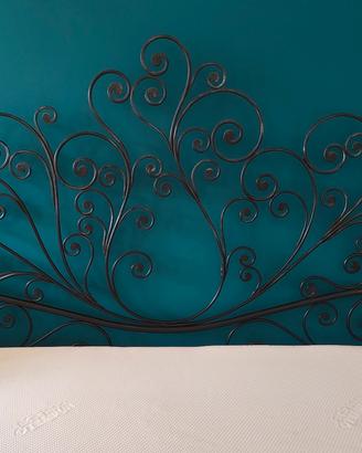 struttura letto matrimoniale in ferro battuto nero