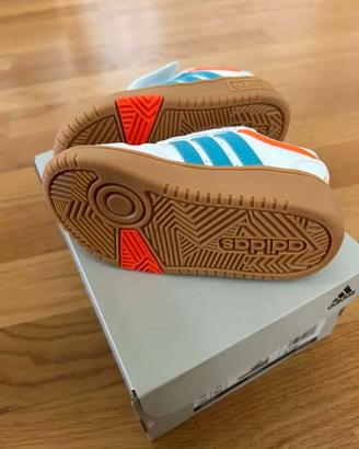 NUOVE scarpe da ginnastica ADIDAS da bambino, tagl