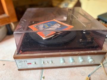 giradischi vintage amplificato.