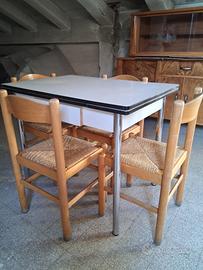 Tavolo e set 4 sedie