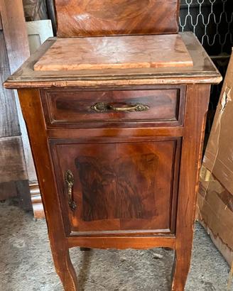 Comodino antico da collezione