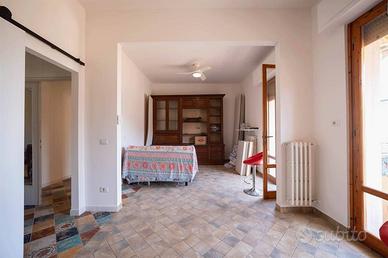 Appartamento di 107 m² con 4 locali e posto auto a