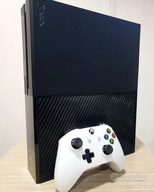 xbox 360 usata con joystick e 2 giochi