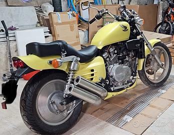 Honda VF 750C RC28 Supermagna Lenticolare