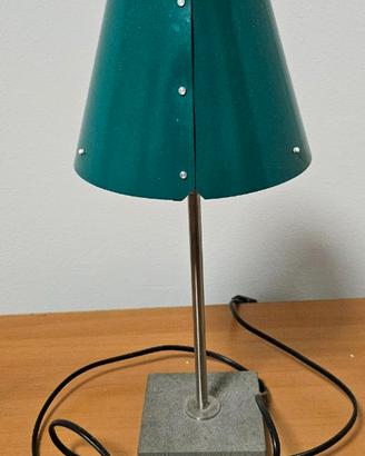 Lampada da tavolo design paralume verde e base in