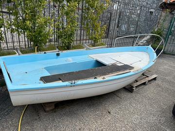 Barca in vetroresina