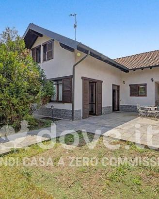 Villa di 300 m² con più di 5 locali e box auto a F