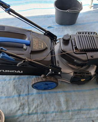 Rasaerba Hunday con motore toro