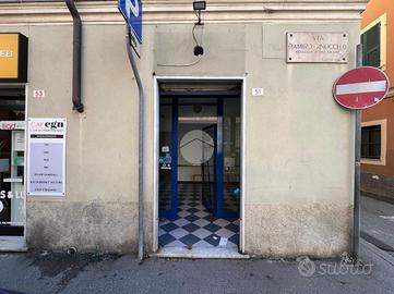 NEGOZIO A GENOVA