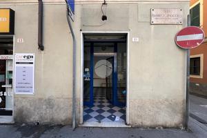 NEGOZIO A GENOVA