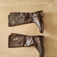 stivali in pelle e stivaletto antipioggia