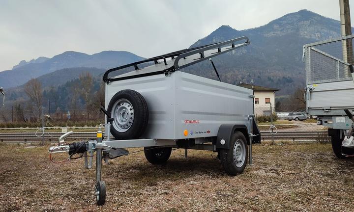 Carrello con bagagliera campeggio