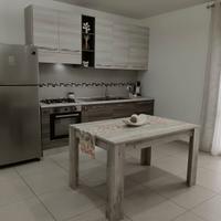 Cucina, tavolo, Madia, cameretta compreso di letto