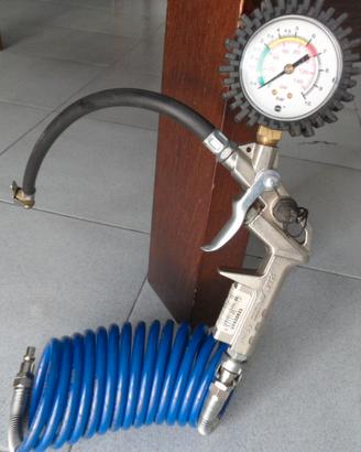 Pistola gonfiaggio pneumatici con tubo spiralato