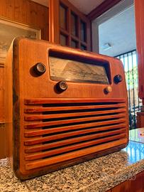 Radio d’epoca Radiomarelli 9A85 a valvole