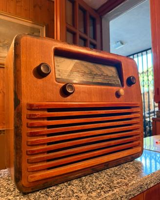 Radio d’epoca Radiomarelli 9A85 a valvole