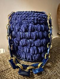 Borsa a secchiello fatta a mano