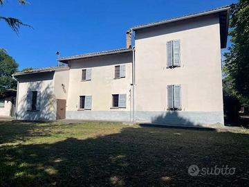 Rustico / Casale di 286 m² con più di 5 locali e b