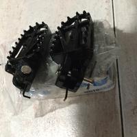 Pedane poggia piedi per moto motorini quad ecc