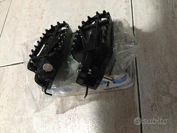 Pedane poggia piedi per moto motorini quad ecc