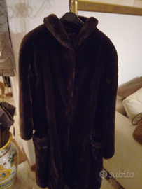 Cappotto ecopelliccia marrone scuro