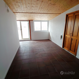 Via Rockefeller adiacente attico 85.000