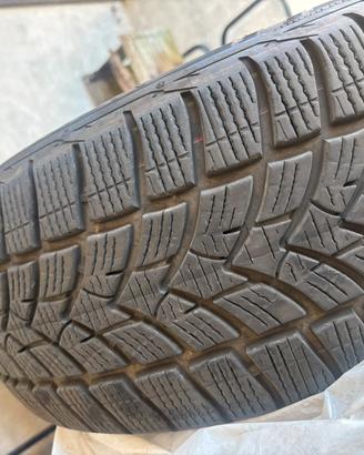 Treno di gomme invernali  215/60 R 47 96 H