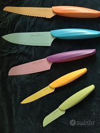 Set coltelli da cucina in acciaio colorato