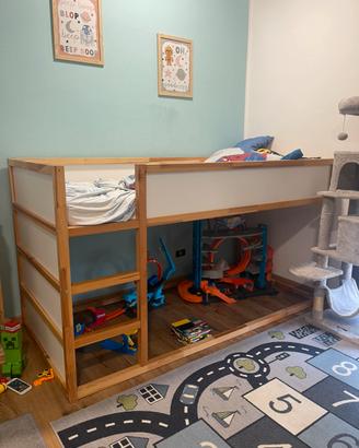 Letto reversibile Kura Ikea e materasso Asvang
