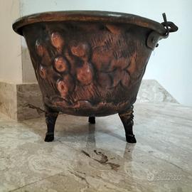 Paiolo in rame cesellato