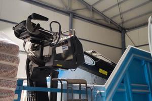 CASSA SCARRABILE CON GRU CARICATORE CON POLIPO