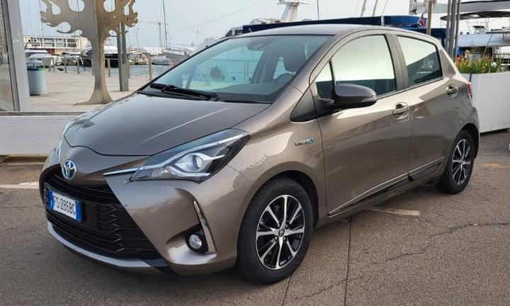 Toyota Yaris 1.5h Trend Grey Edition my18