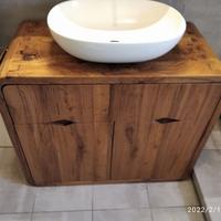 bagno con specchiera rovere vecchio bordi arrotond