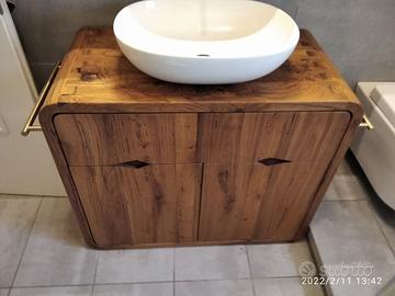 bagno con specchiera rovere vecchio bordi arrotond