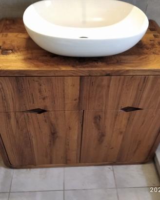 bagno con specchiera rovere vecchio bordi arrotond