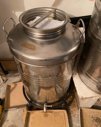 Bidone acciaio inox da 50l. Con rubinetto